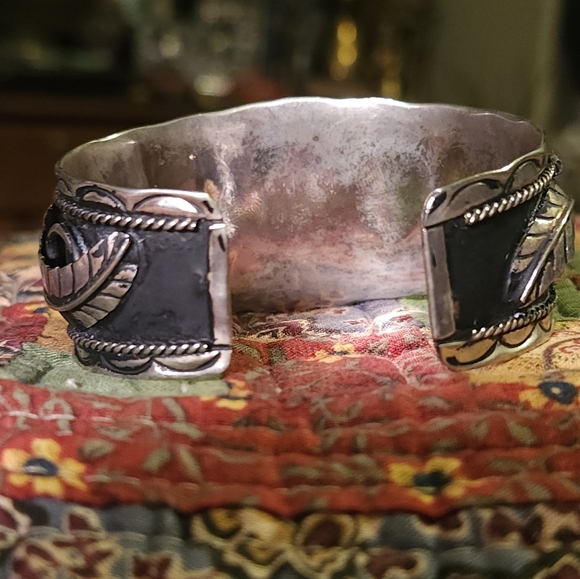 Vintage Navajo Sterling Silver Cuff - Picture 4 of 9